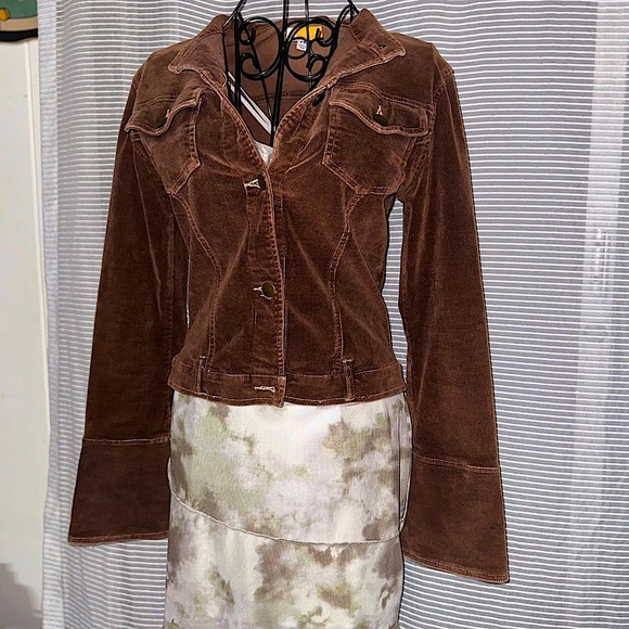 Vintage brown corduroy jean jacket with long bell sleeves. - Picture 5 of 6